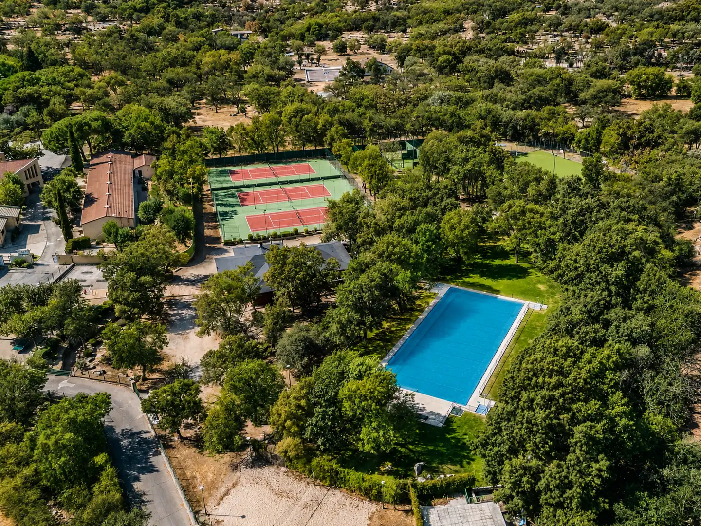 Casa aparellada amb piscina en venda a Becerril de la Sierra