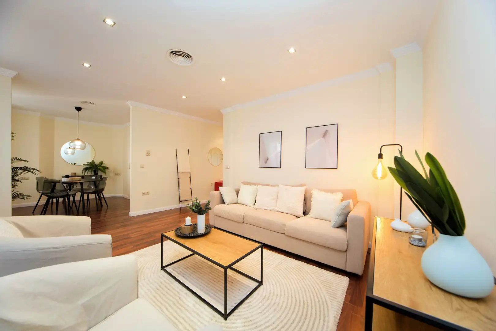 Living room of Flat for sale in Granada  with Air Conditioner, Heating and Parquet flooring