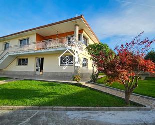 Vista exterior de Casa o xalet de lloguer en Narón amb Calefacció, Parquet i Terrassa