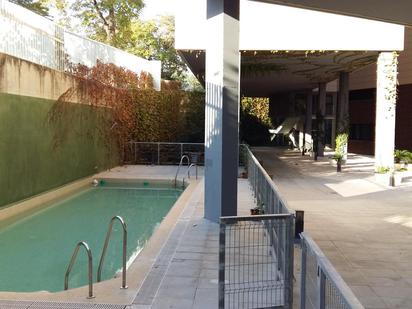 Piscina de Pis de lloguer en  Sevilla Capital amb Aire condicionat, Piscina i Moblat