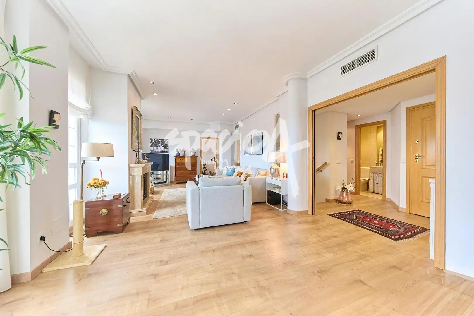 Wohnzimmer von Dachboden zum Verkauf in Majadahonda mit Heizung, Terrasse und Abstellraum