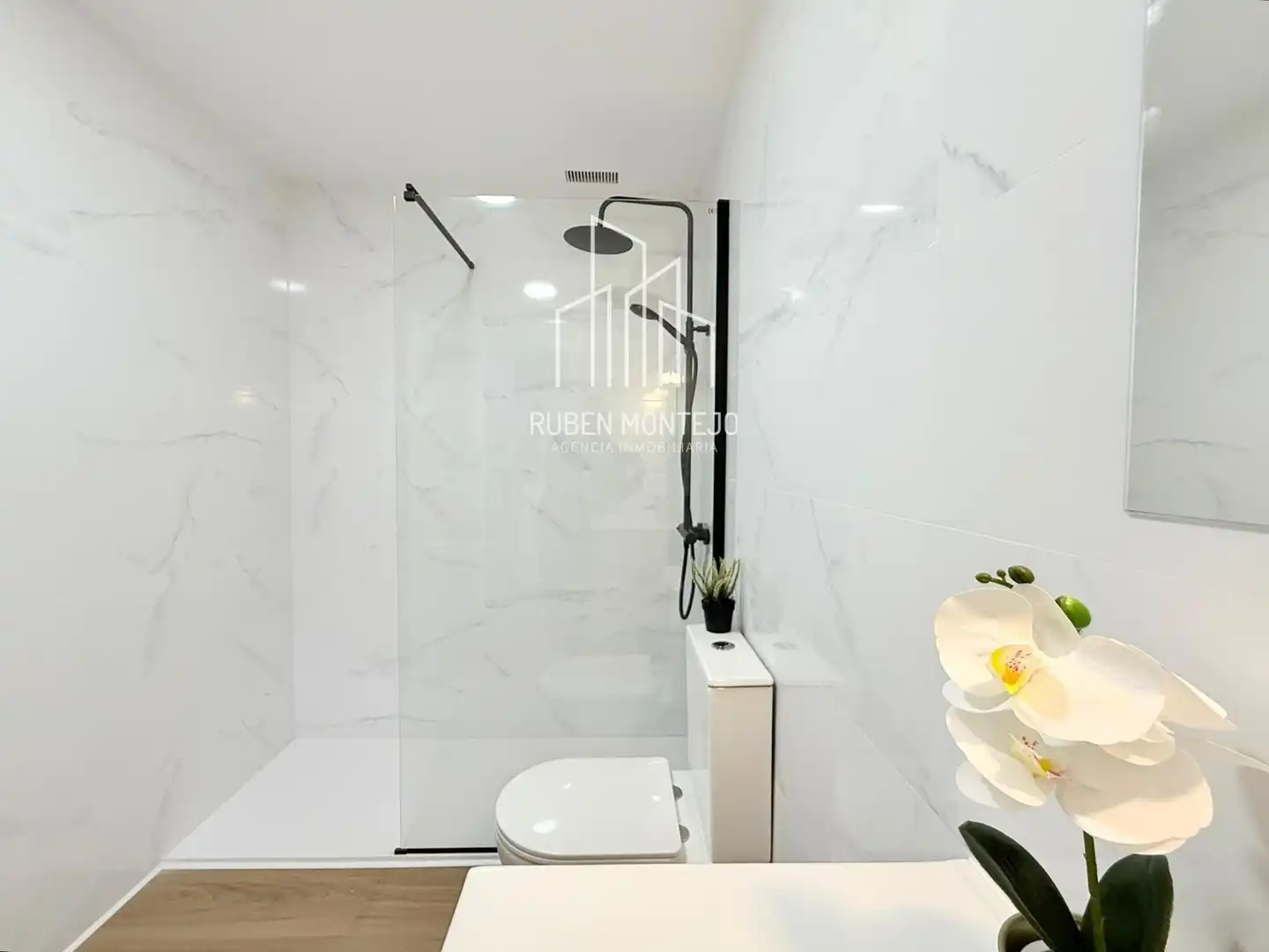 Baño de Dúplex en venta en Villamayor con Calefacción, Terraza y Balcón
