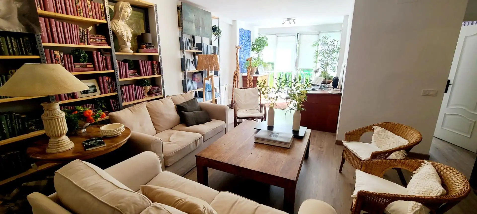 Sala de estar de Piso en venta en  Madrid Capital con Aire acondicionado y Balcón