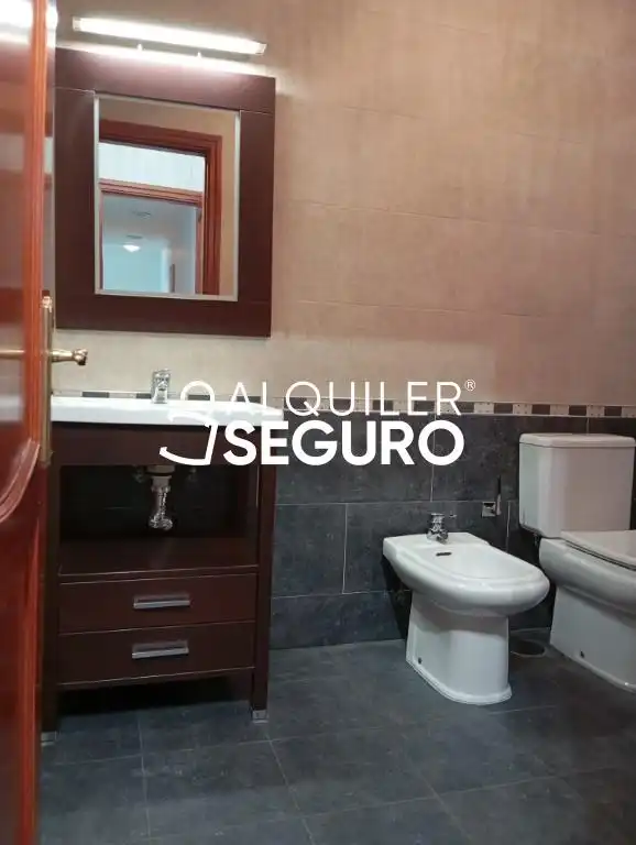 Baño de Piso de alquiler en Telde con Trastero y Amueblado