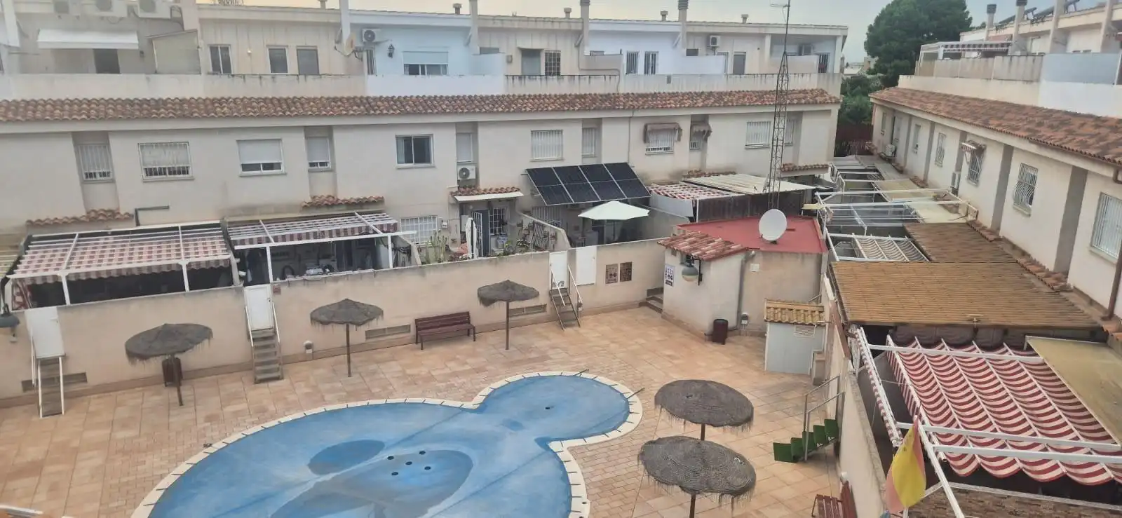 Villa con piscina in vendita a PRESBITERO JOSE ALJIBE YE 9