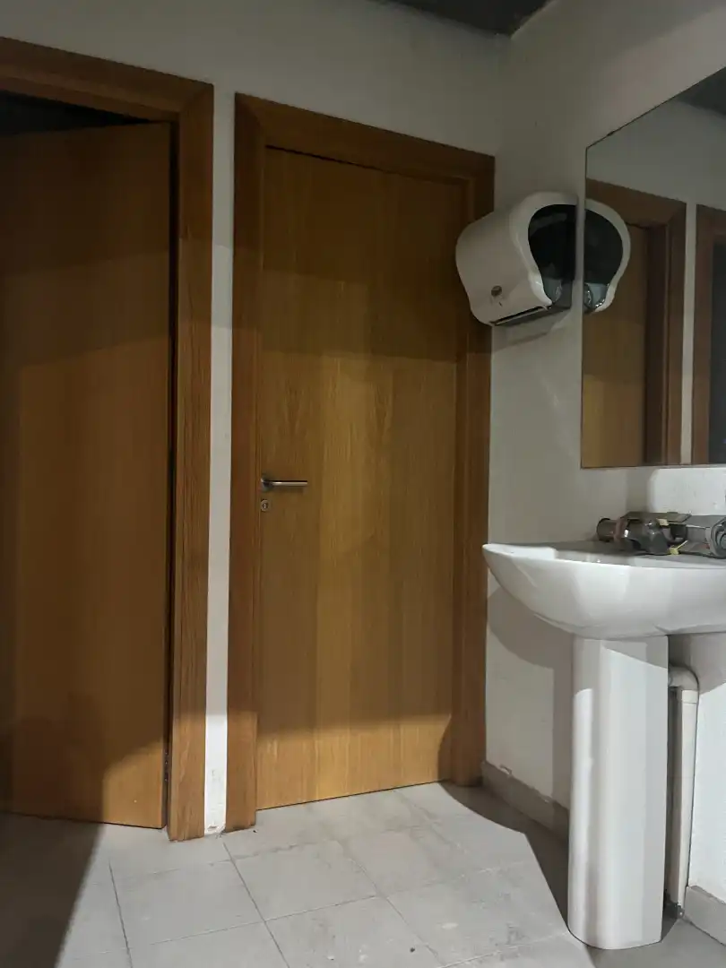 Baño de Nave industrial en venta en Riudellots de la Selva con Calefacción y Alarma