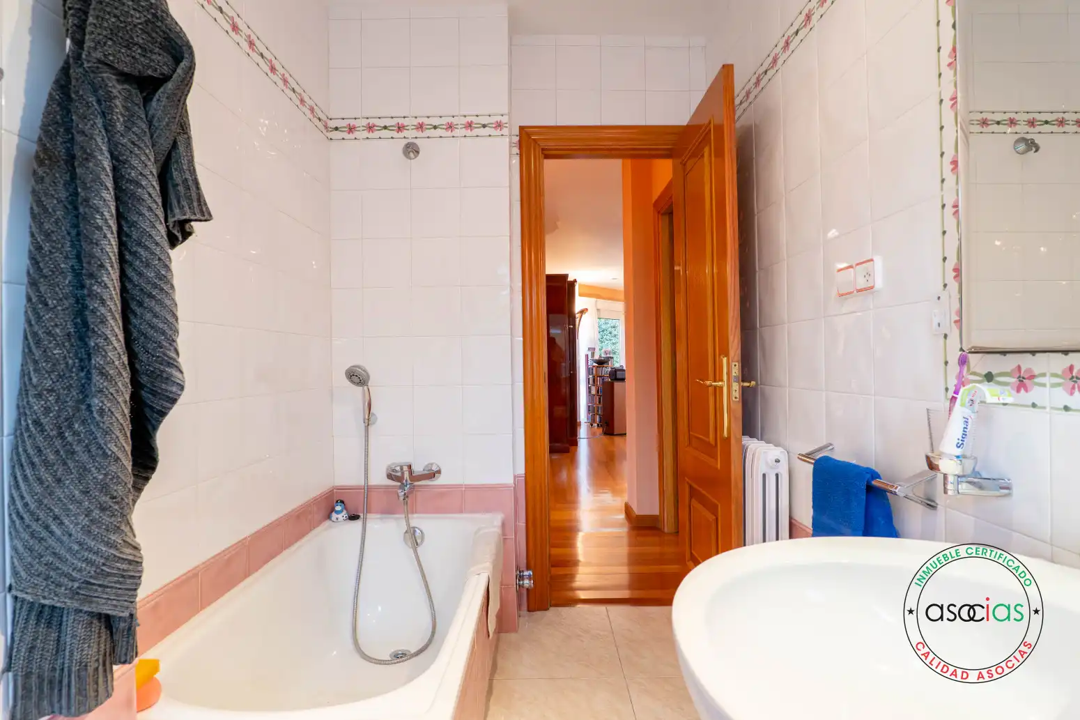 Bany de Casa o xalet en venda en Navia amb Calefacció i Terrassa