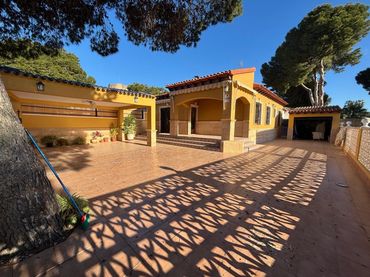 House for sale in Orihuela Costa