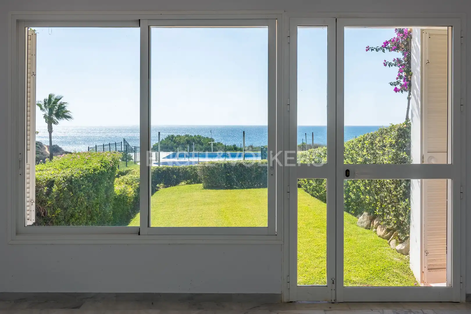 Vista exterior de Casa o xalet de lloguer en Conil de la Frontera amb Calefacció, Jardí privat i Terrassa
