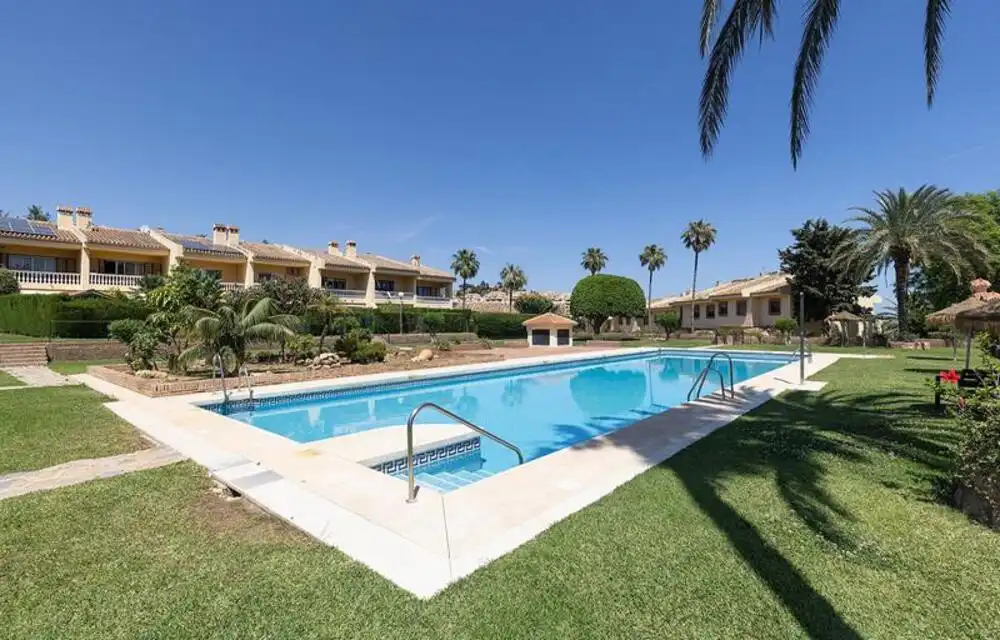 Jardí de Casa adosada en venda en Benalmádena amb Aire condicionat, Jardí privat i Terrassa