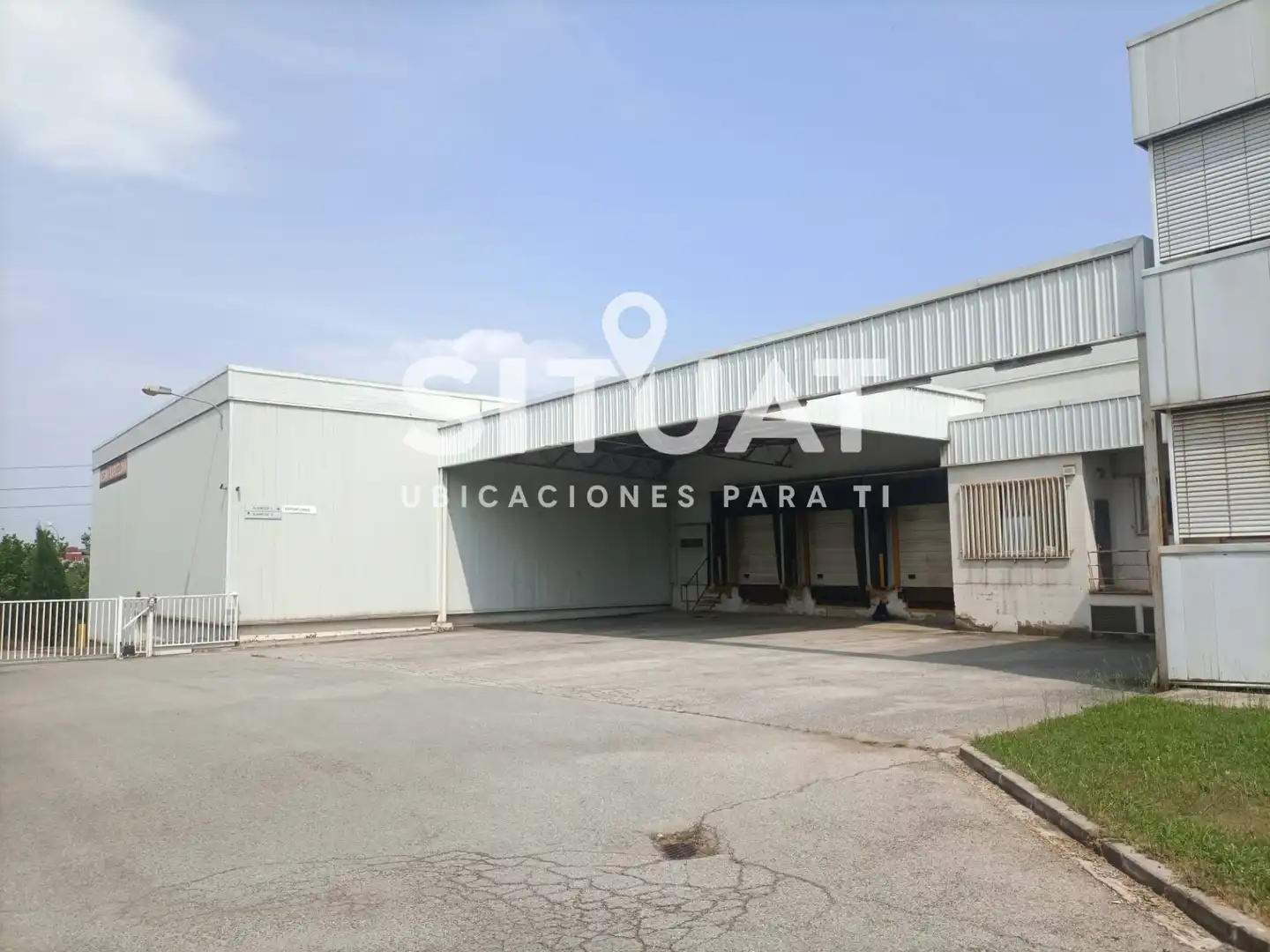 Vista exterior de Nave industrial en venta en Castellbisbal con Calefacción y Alarma