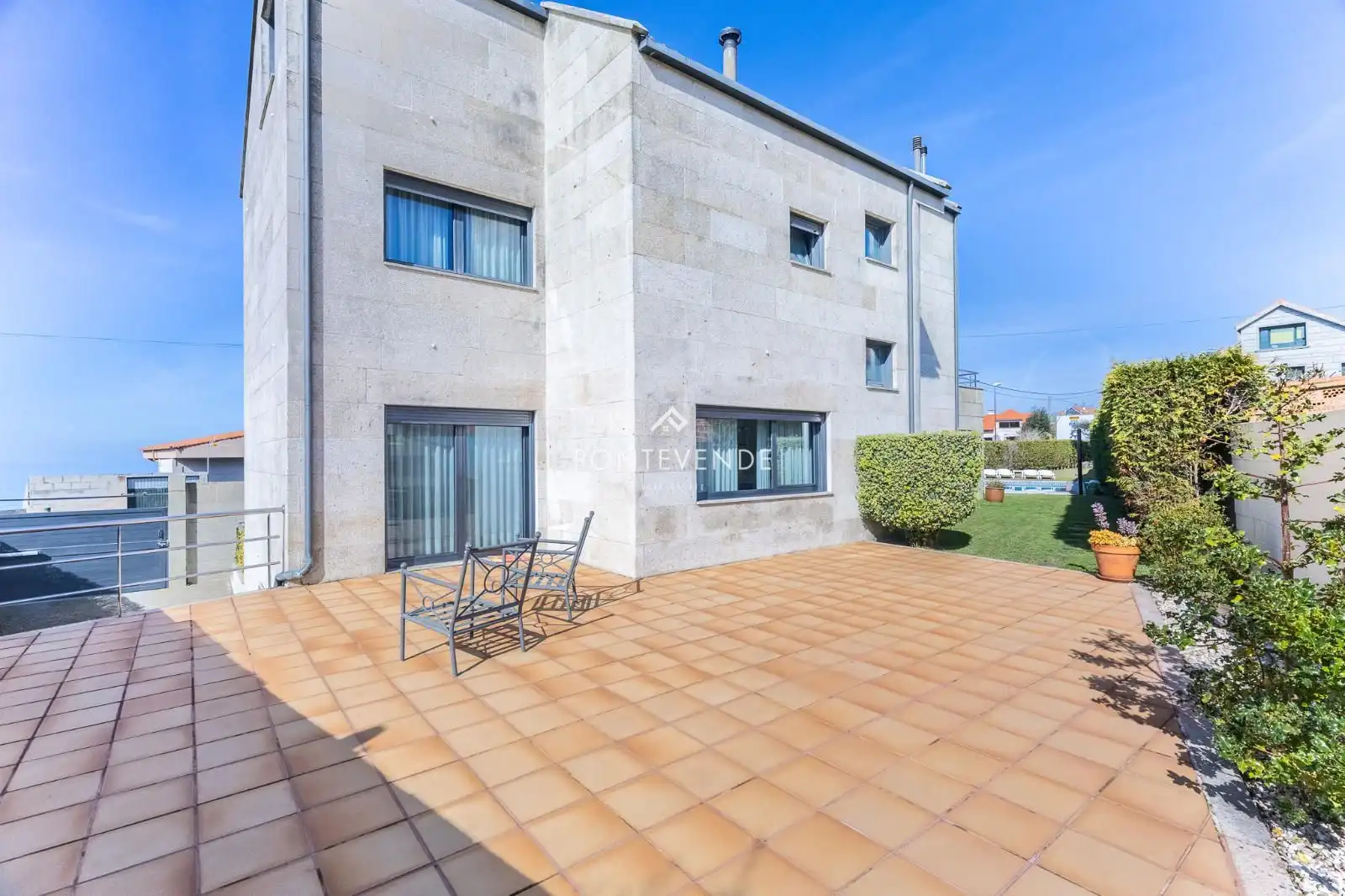 Vista exterior de Casa o xalet en venda en Vigo  amb Calefacció, Jardí privat i Terrassa