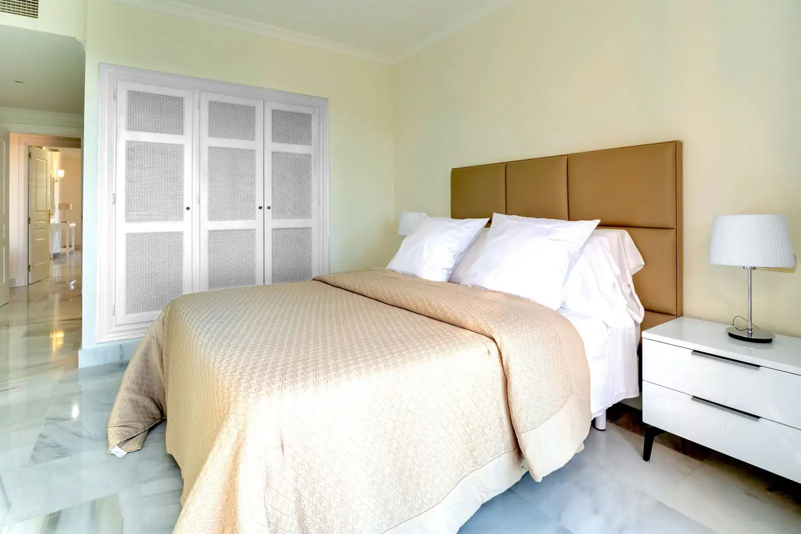 Habitación de Apartamento en venta en Benahavís con Terraza, Amueblado y Piscina comunitaria
