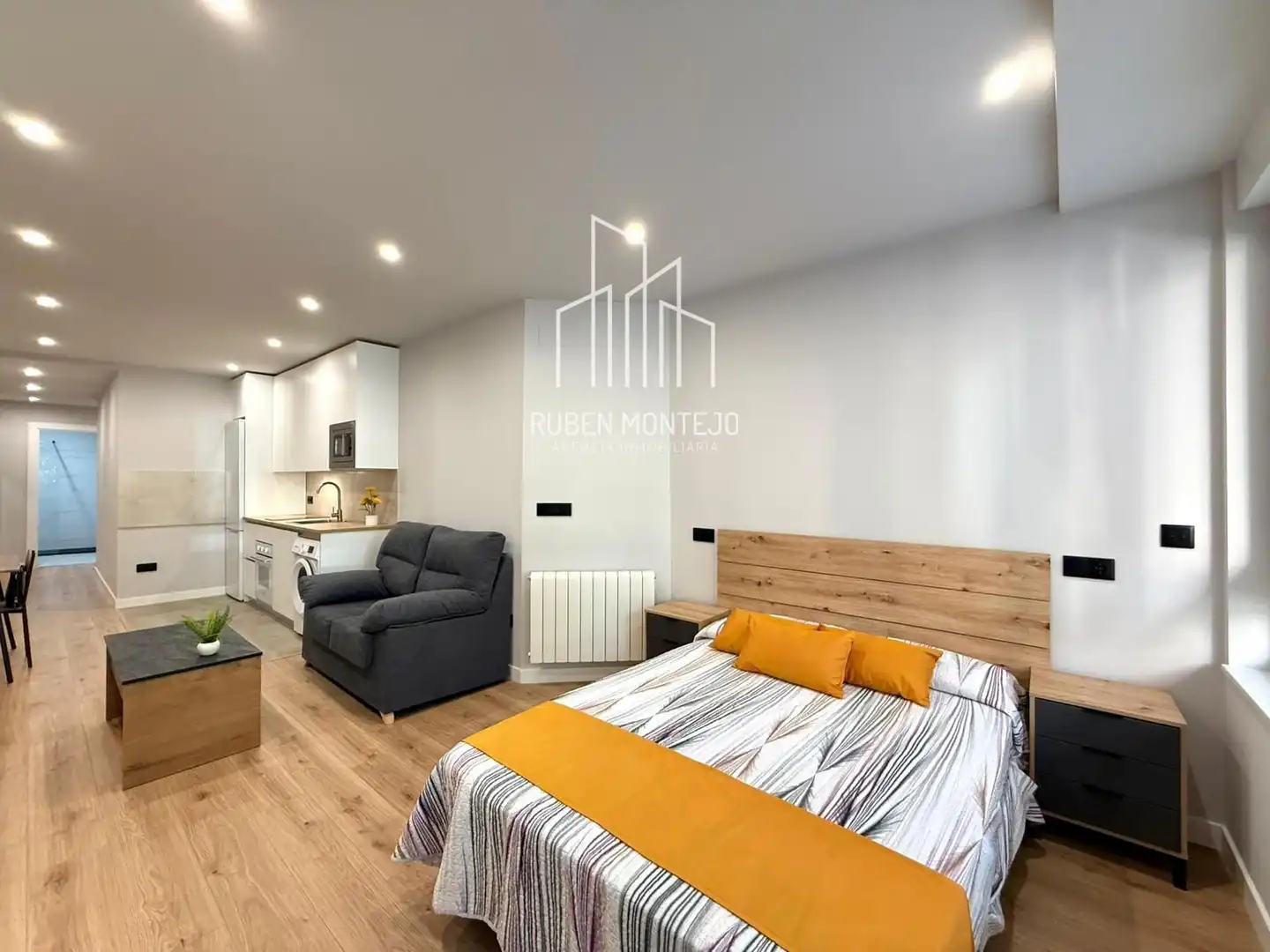 Bedroom of Apartments for rent in Salamanca  with Heating, Parquet flooring and Furnished