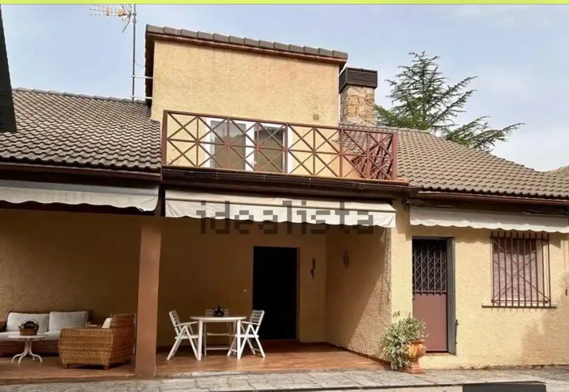 Vista exterior de Casa o xalet en venda en Collado Mediano amb Jardí privat, Terrassa i Traster