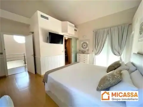 Habitación de Casa o chalet en venta en Los Barrios con Aire acondicionado, Calefacción y Jardín privado