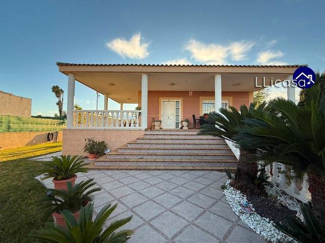 Casa-chalet en Venta en Urbanizaciones