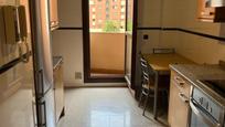 Cuina de Pis en venda en  Logroño amb Calefacció, Terrassa i Piscina comunitària