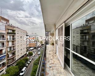 Vista exterior de Apartament en venda en  Sevilla Capital amb Aire condicionat, Calefacció i Terrassa