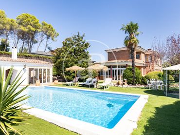 Casa con balcón en venta en Carrer de Can Domènec