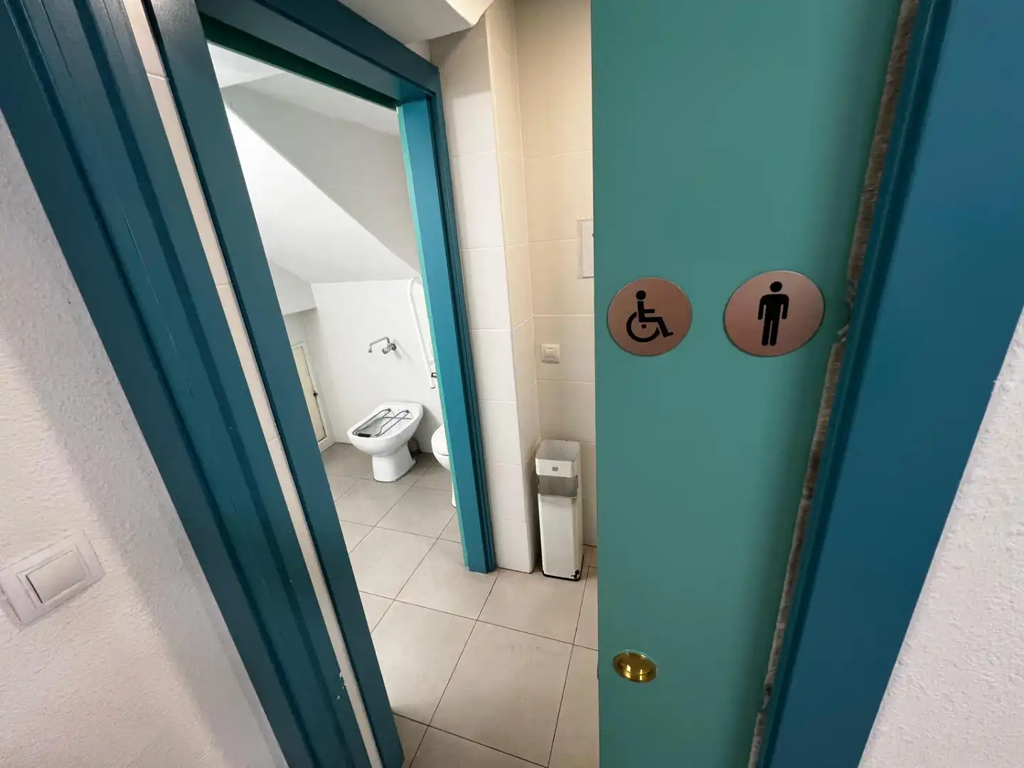 Badezimmer von Geschaftsraum zur Miete in Zaragoza mit Klimaanlage und Möbliert