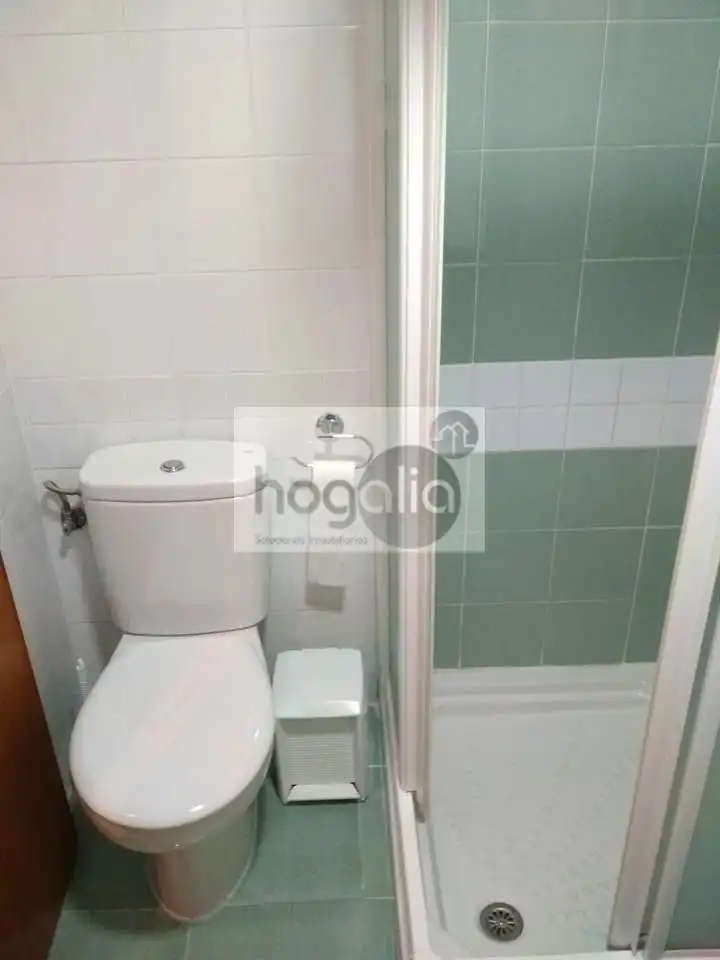 Baño de Piso de alquiler en Sevilla con Aire acondicionado, Amueblado y Balcón