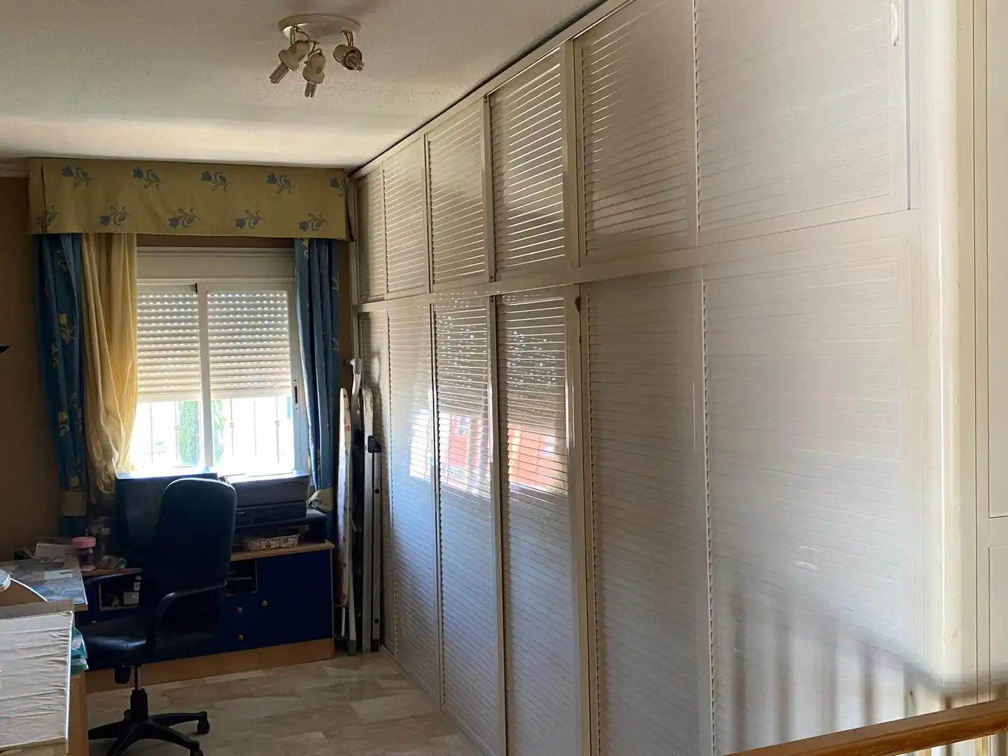 Habitación de Casa adosada en venta en Castilleja de Guzmán con Aire acondicionado, Terraza y Piscina