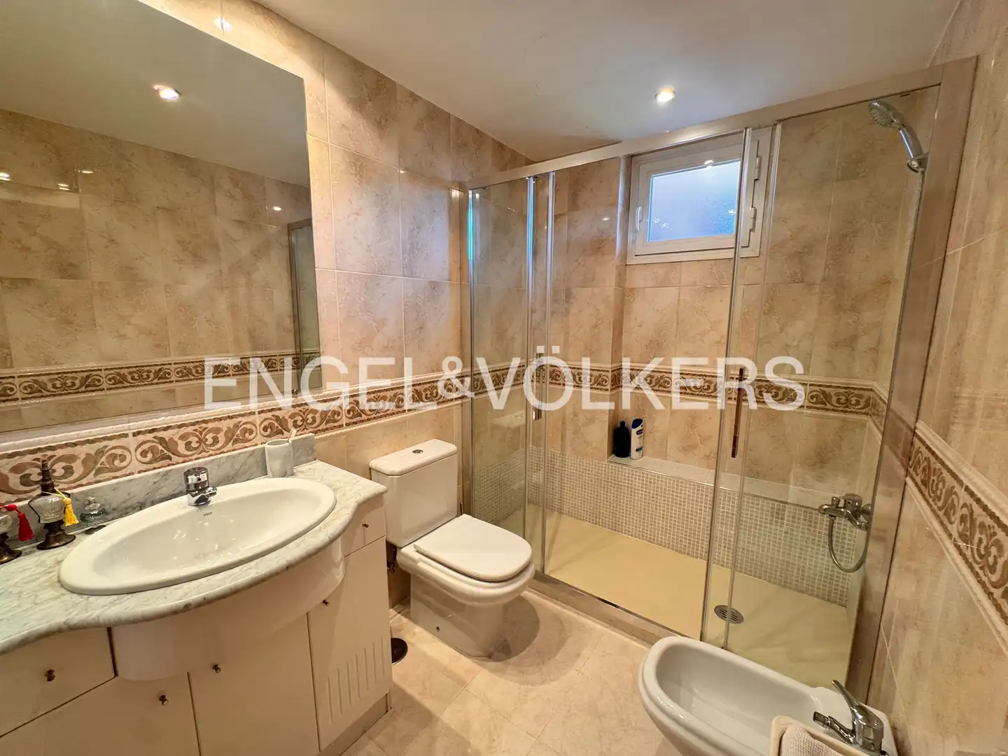 Baño de Ático de alquiler en Majadahonda con Aire acondicionado, Calefacción y Jardín privado