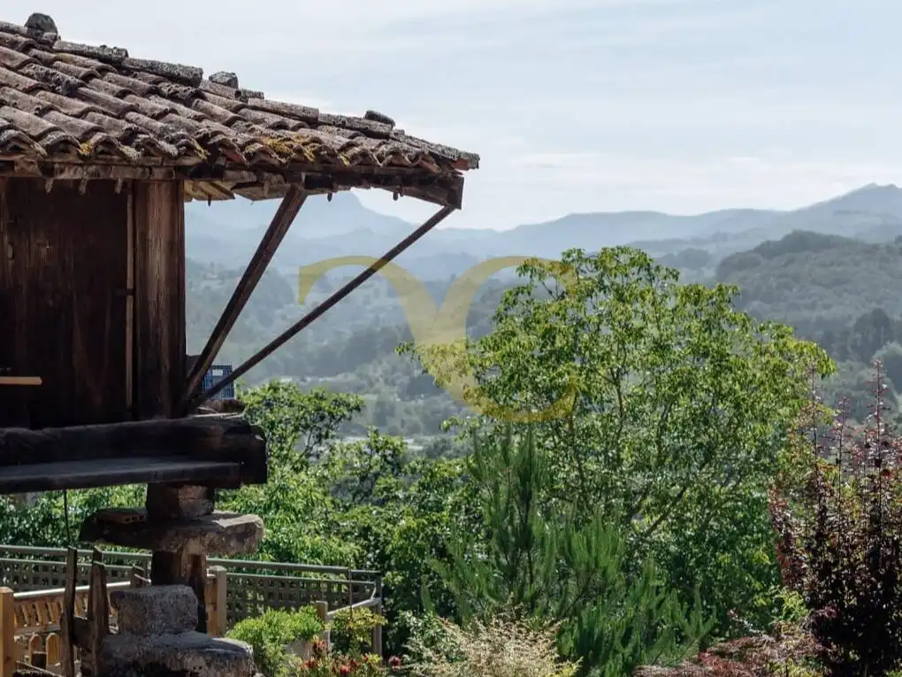 Terrassa de Casa o xalet en venda en Cangas de Onís amb Calefacció, Jardí privat i Terrassa