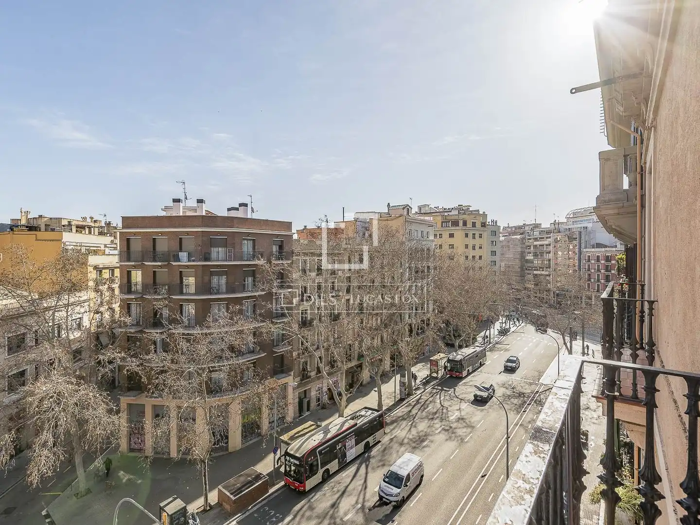 Außenansicht von Wohnung zum Verkauf in Barcelona mit Klimaanlage, Heizung und Parkett