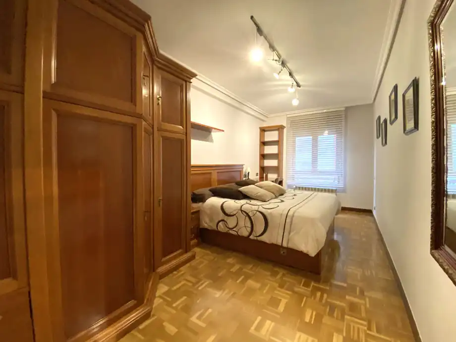 Schlafzimmer von Wohnung zum Verkauf in Vitoria - Gasteiz mit Heizung, Parkett und Terrasse