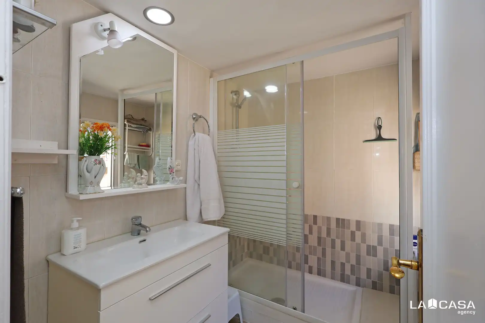Badezimmer von Wohnung zum Verkauf in Esplugues de Llobregat mit Balkon