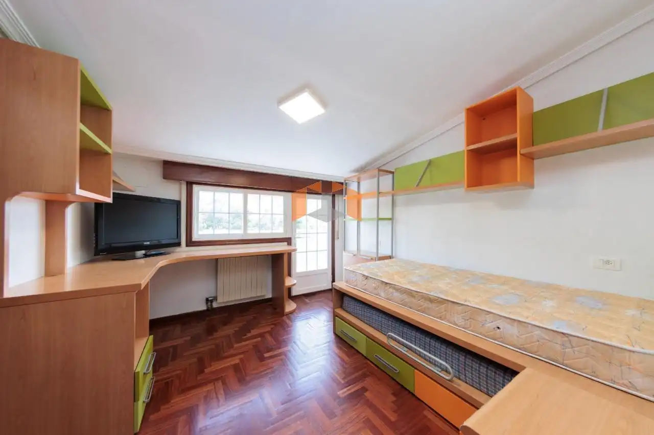 Bedroom of Houses for sale in Vigo   with Heating, Private garden and Parquet flooring