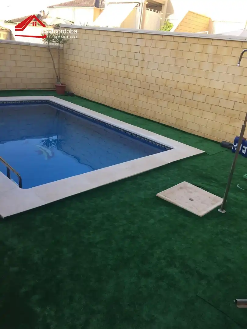 Swimming pool of Houses for sale in Córdoba  with Air Conditioner and Swimming Pool