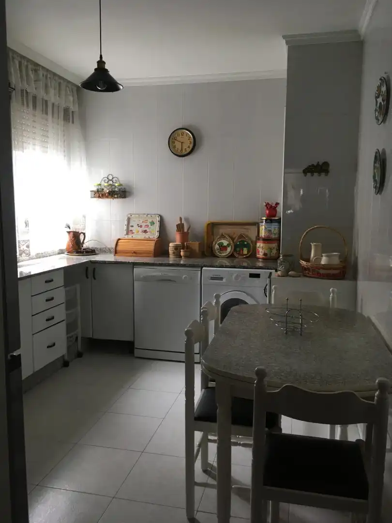 Cuina de Àtic de lloguer en Ribeira amb Calefacció, Parquet i Moblat