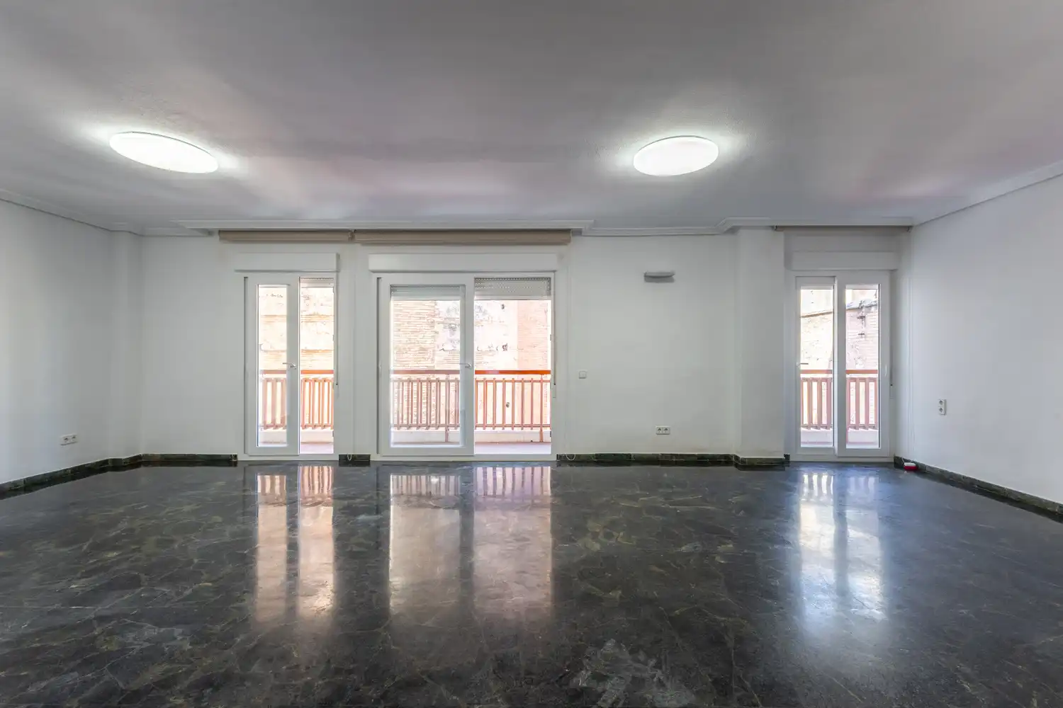 Flat for sale in Valencia  with Air Conditioner, Heating and Balcony