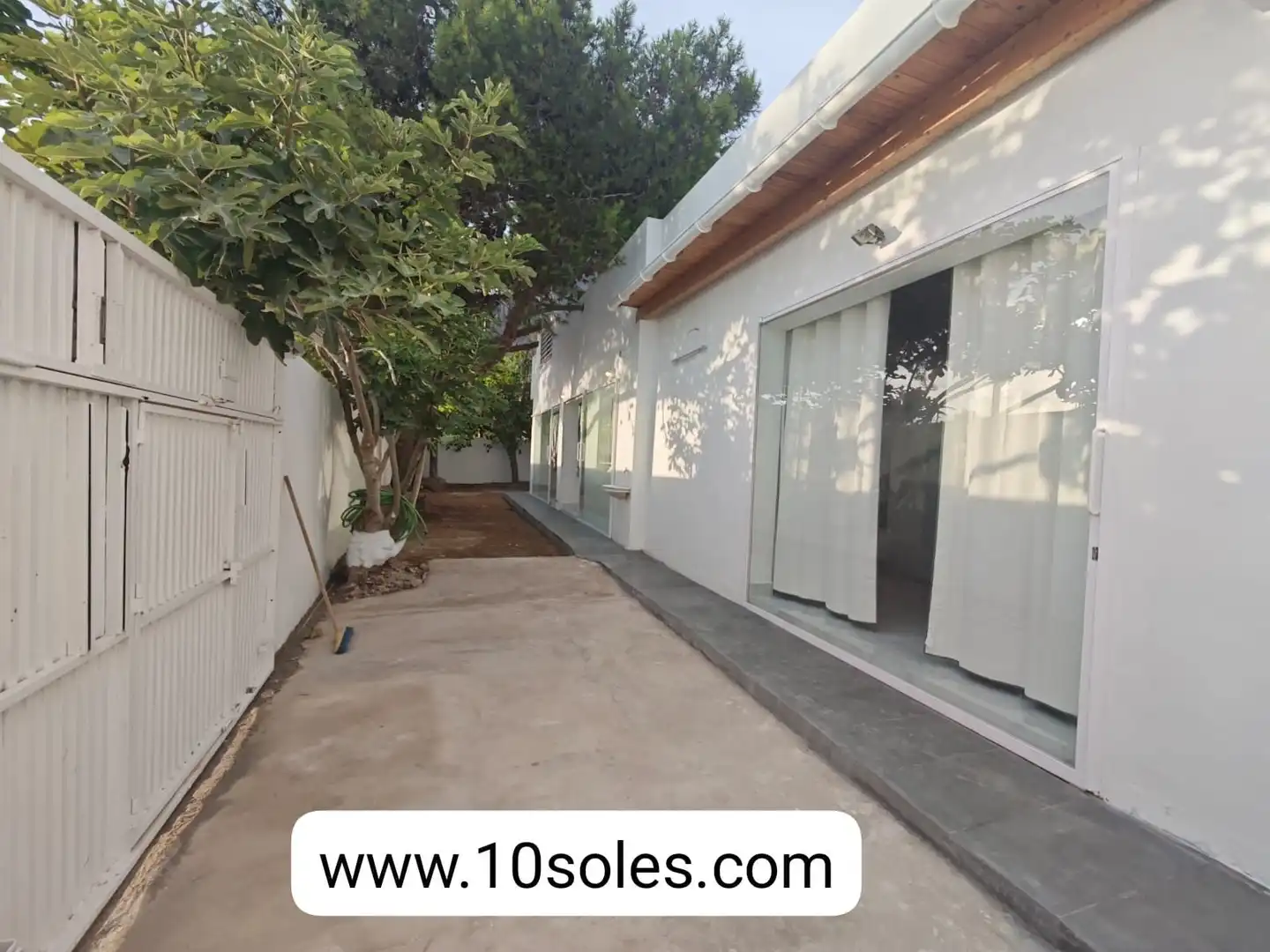 Vista exterior de Casa o xalet en venda en Orihuela amb Jardí privat i Terrassa