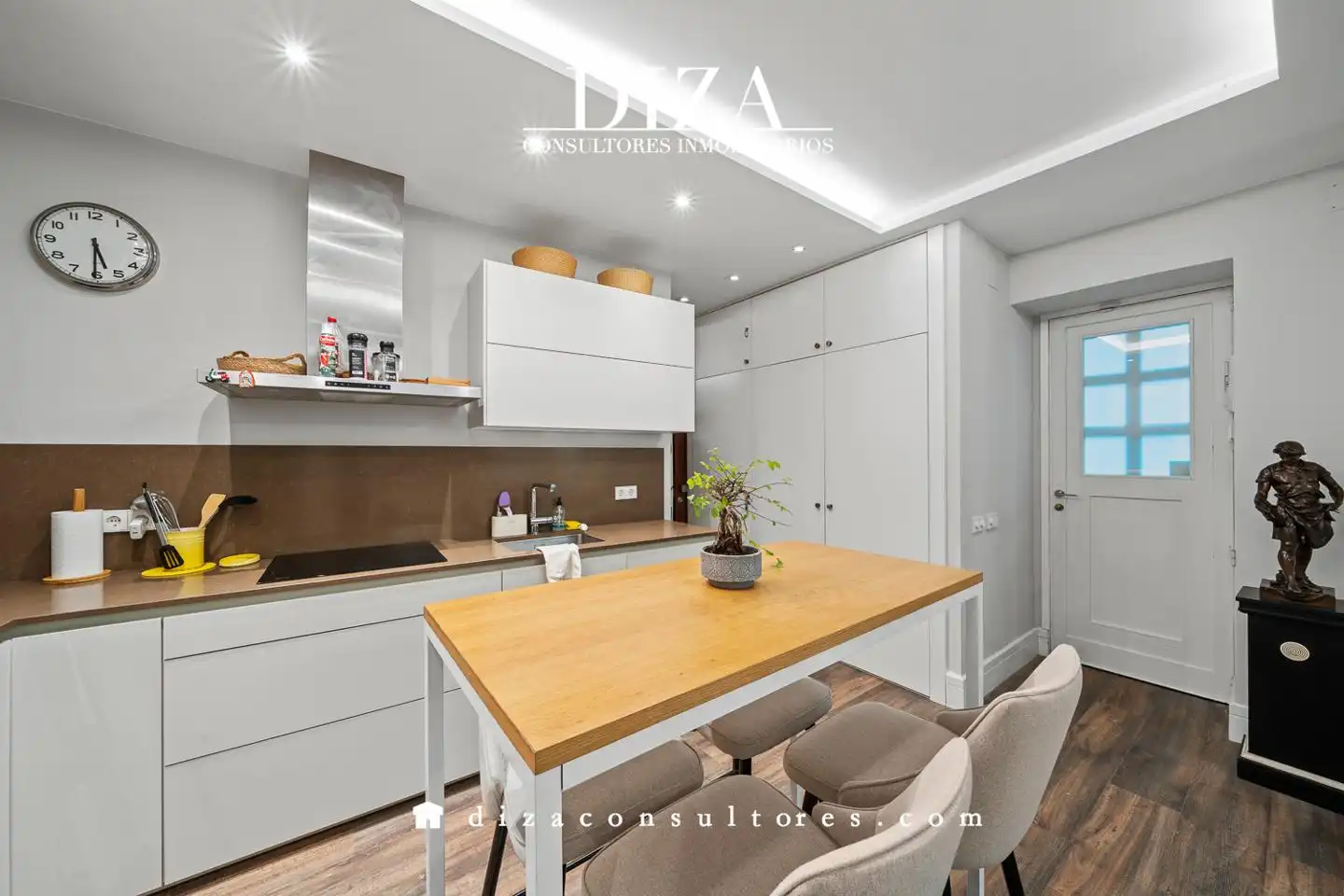 Kitchen of Ground floor for sale in Madrid  with Air Conditioner, Heating and Parquet flooring