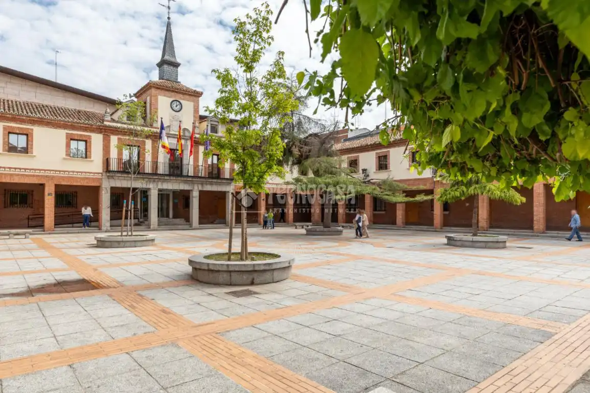 Vista exterior de Pis en venda en Las Rozas de Madrid amb Calefacció i Terrassa