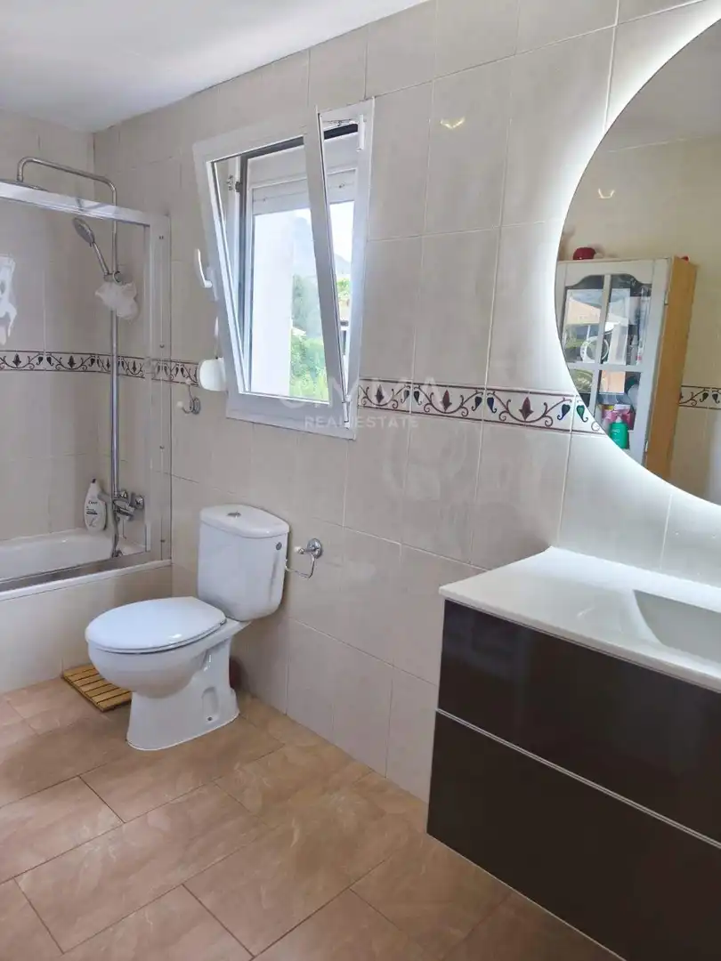 Bathroom of Houses for sale in L'Alfàs del Pi  with Heating, Private garden and Terrace
