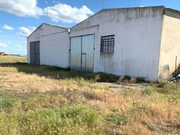 Industrial building for sale in Calle Medina