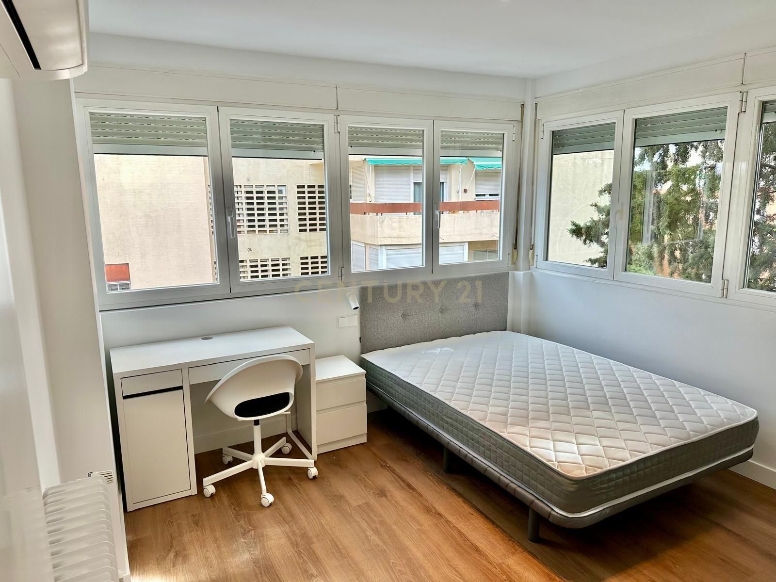 Bedroom of Apartment to rent in  Madrid Capital  with Air Conditioner, Oven and Washing machine