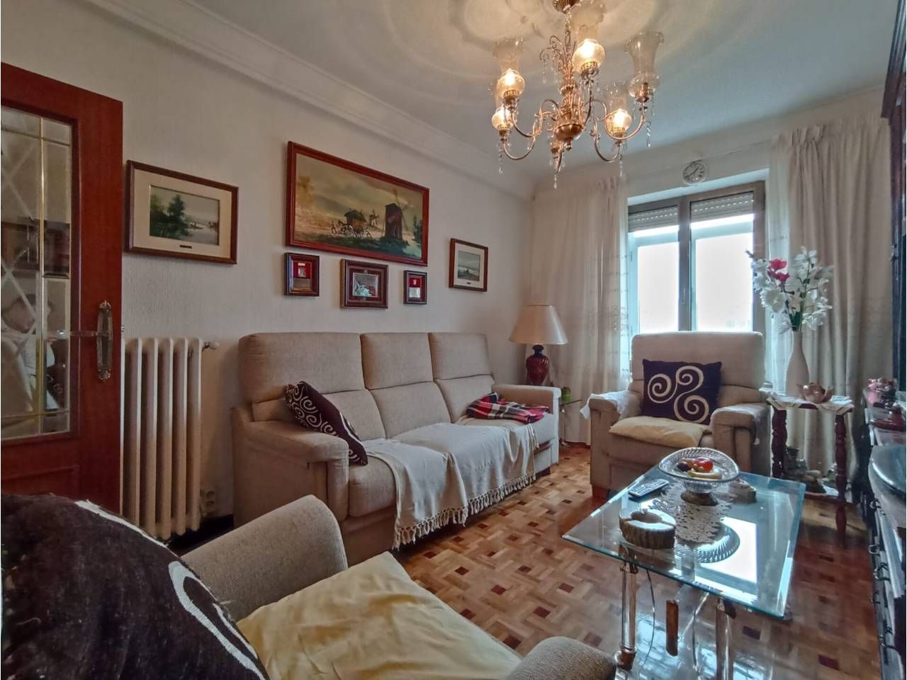 Sala d'estar de Pis en venda en Burgos Capital amb Calefacció, Parquet i Traster