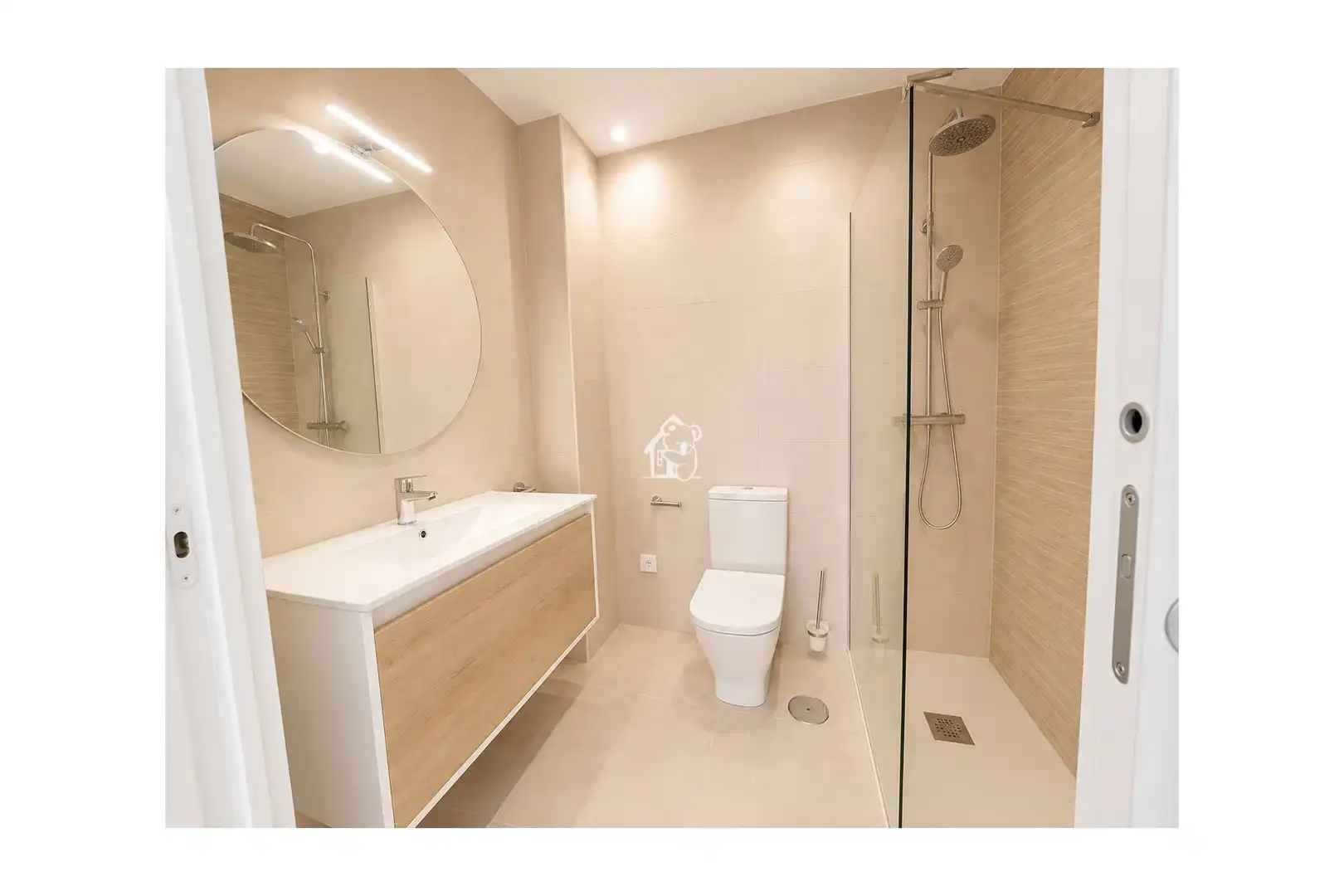 Bany de Apartament de lloguer en San Pedro del Pinatar amb Aire condicionat, Jardí privat i Terrassa