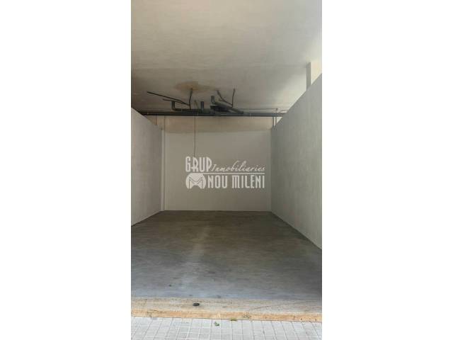 Local comercial en Alquiler en Calle Vall de Albaida en Silla