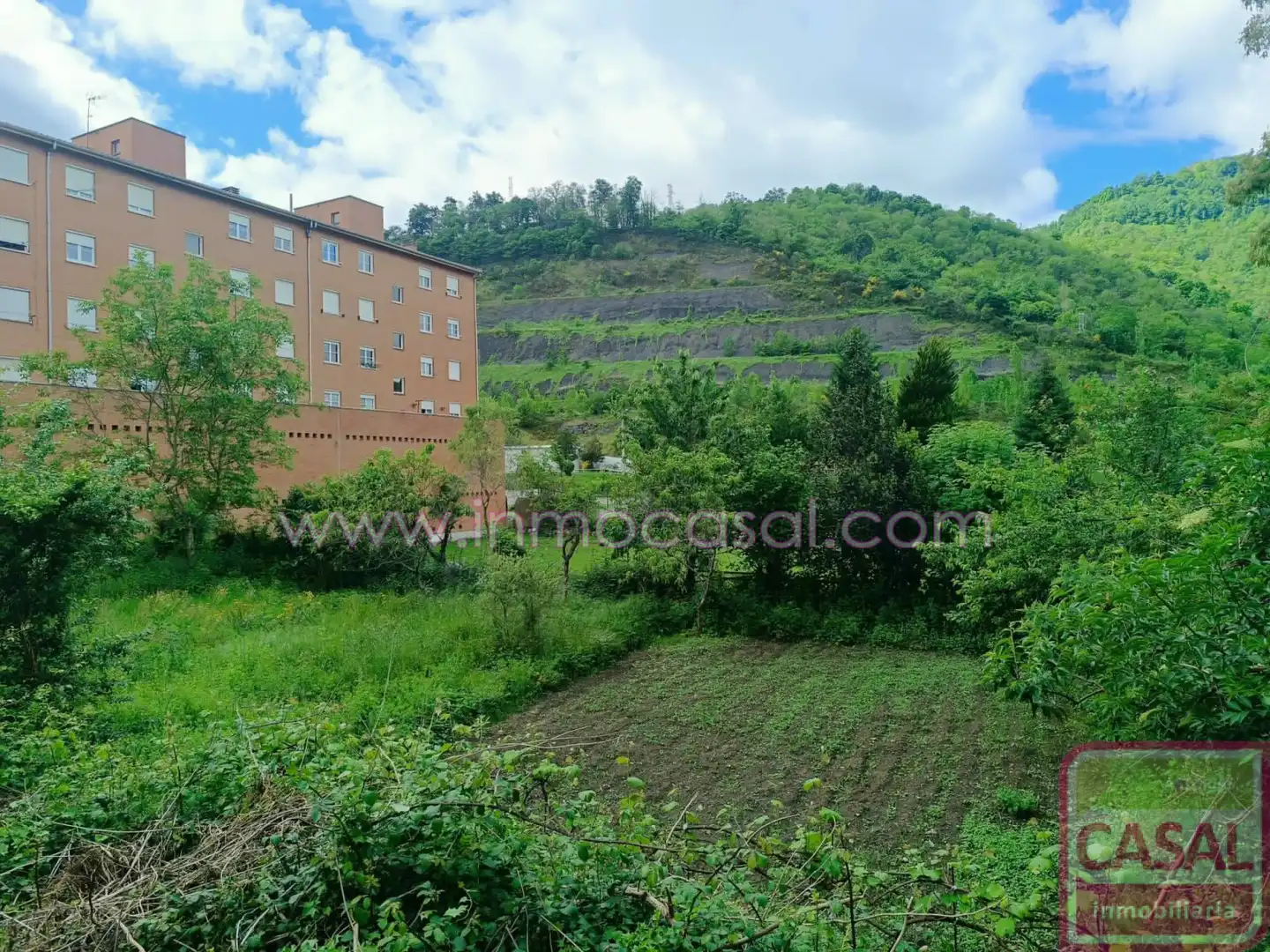 Lands and plots for sale in Aller