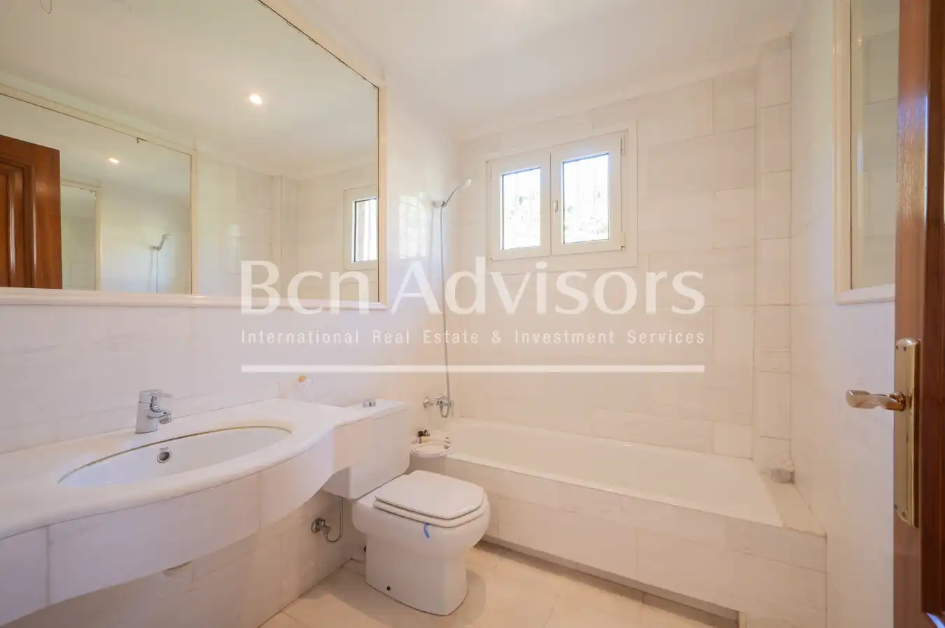 Baño de Casa o chalet de alquiler en Barcelona con Aire acondicionado, Calefacción y Jardín privado