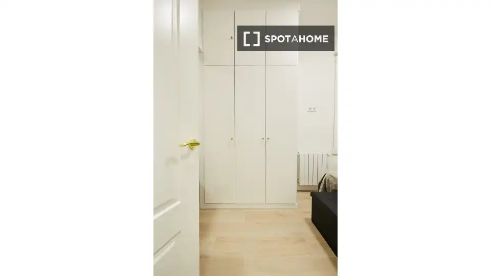 Habitación de Piso de alquiler en Madrid con Aire acondicionado, Calefacción y Amueblado