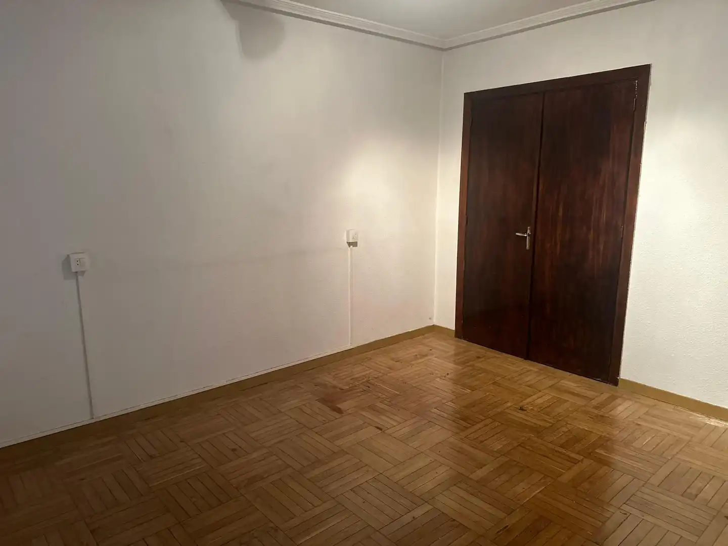 Dormitori de Pis en venda en Oviedo  amb Calefacció i Internet