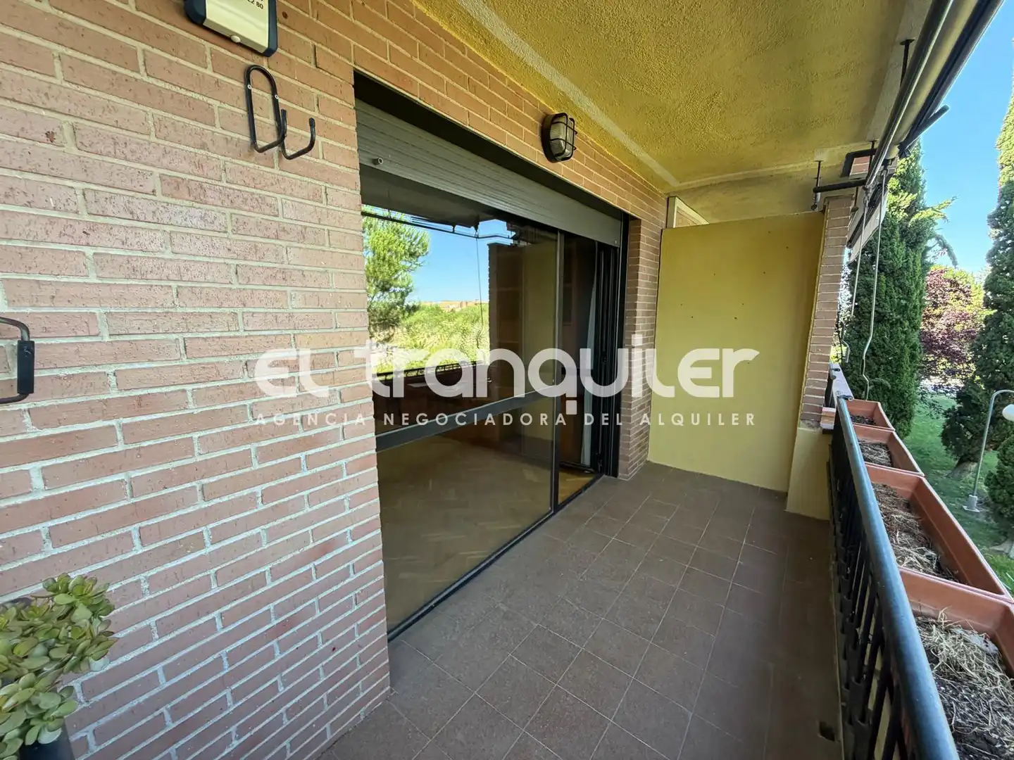 Exterior view of Flat for rent in Madrid  with Parquet flooring, Terrace and Swimming Pool